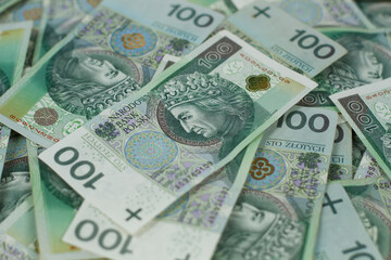 Banknoty 100 PLN, polskie pieniądze.
