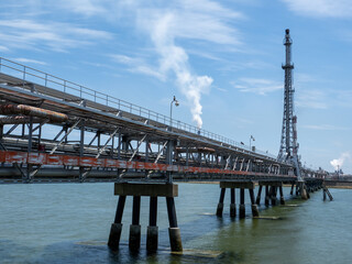 工場地帯の橋　広島県大竹市