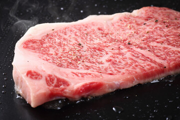 ステーキを焼く