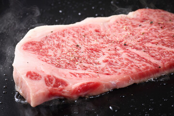ステーキを焼く
