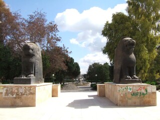 Two lion guardians