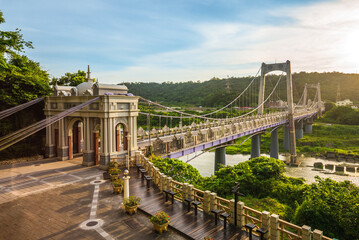 Daxi suspension bridge in taoyuan, taiwan. the translation of the chinese text is 