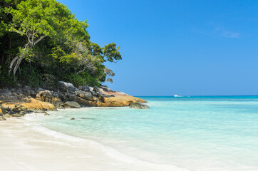 Fototapeta premium Beautiful beach on Tachai island in Southern of Thailand