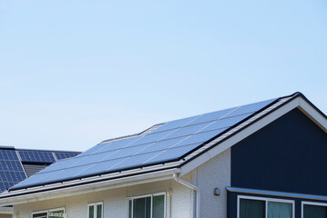 住宅　屋根　ソーラーパネル　施工例