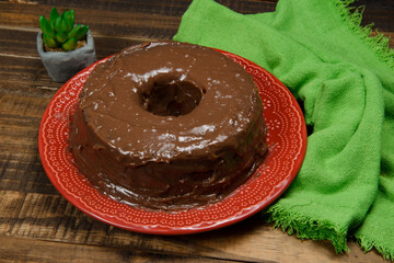 round baked chocolate cake