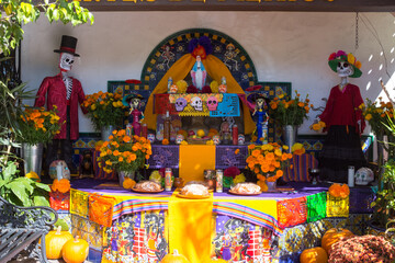 San Diego, CA, USA - October 27, 2014 Day of the Dead Decorated Alter - obrazy, fototapety, plakaty