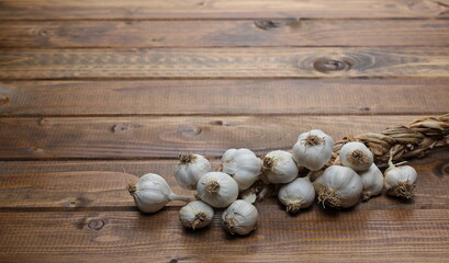 Garlic bulbs bundle on wooden plank table background and texture