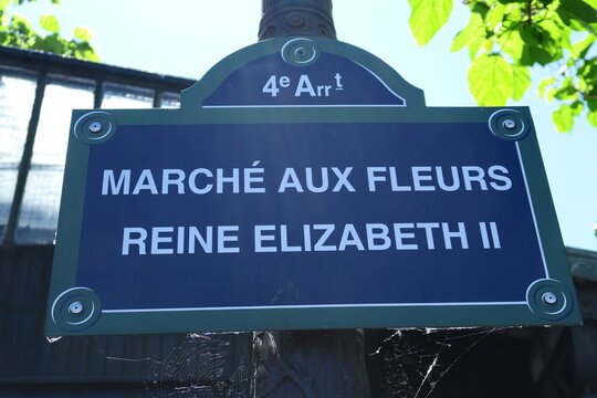 Marché aux fleurs. Reine Elizabeth II. Plaque de nom de rue. Paris. France.