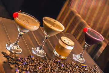 Tragos finos coloridos y de cafe