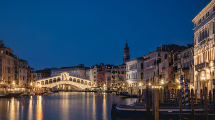 Fototapeta na wymiar Venice, Italy. Grand canal in venice, Rialto Bridge at dusk