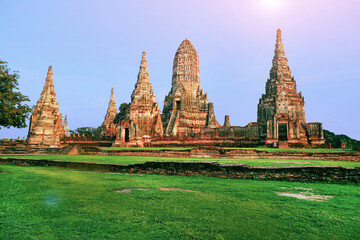 Obraz premium old ancient Chaiwattanaram temple in Ayutthaya Historical Park Thailand