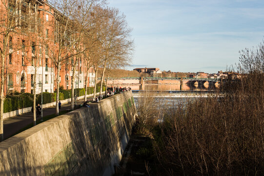 Soir&eacute;e aux bords de la Garonne &agrave; Toulouse