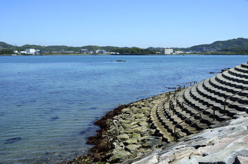 防潮堤と海