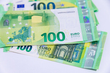 100 euro banknotes