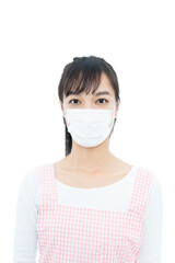 マスクをした若い女性