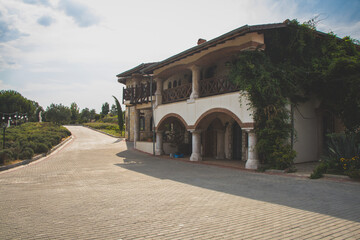 Obraz premium wine house looking historic building 