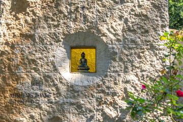 Buddha Figur. Alter Protestantischer Friedhof Augsburg