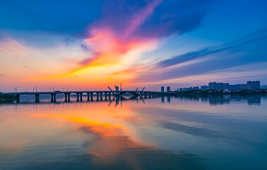 Fototapeta na wymiar Dusk scenery of Li Lake bridge, Wuxi City, Jiangsu Province, China