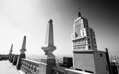 Detalhes arquitetônicos no terraço do Edifício Martinelli, em São Paulo
