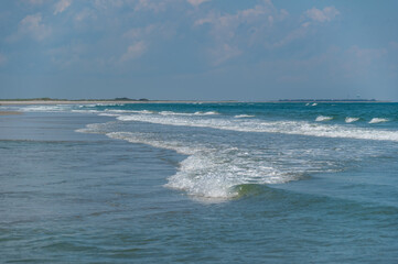 Fototapeta na wymiar Waves Hitting Beach 3