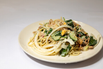 サラダパスタ