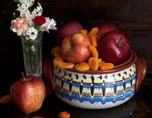 still life with apples