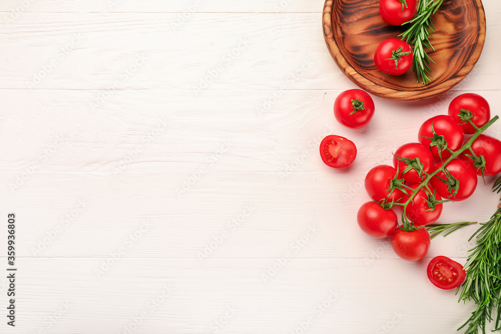 Wall mural Red tomatoes and wooden plate