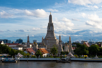 Naklejka premium Wat Arun temple is one of most famous landmark of Bangkok, Thailand.