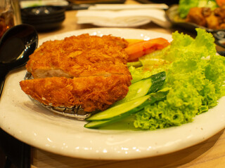 fried chicken put on the plate 