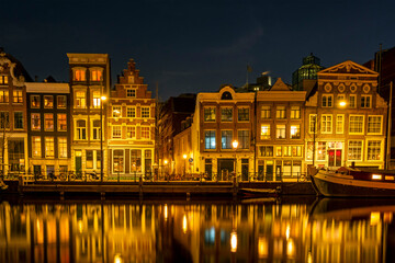 Fototapeta na wymiar Amsterdam houses along the canal at night in the Netherlands