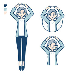 Obraz premium simple senior woman_circle-with-arms