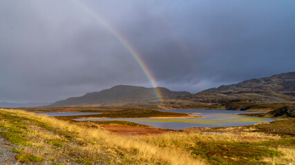 Küstenlandschaft an der Fernstrasse 889 nach Havoysund, Finnmark, Norwegen 