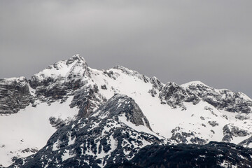 Fototapeta na wymiar Snow covered mountains in Bohinj 