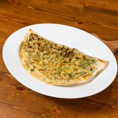 Green qutab meal close up
