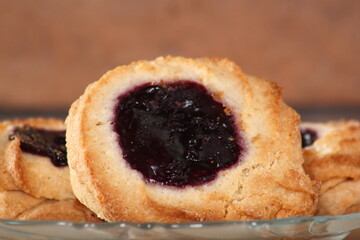 Marzipan cookies with jam