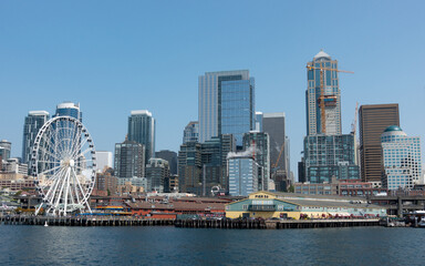 Fototapeta na wymiar Great Wheel Ferris wheel on the skyline of downtown Seattle, Washington