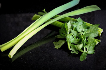 The beautiful leaves of celery. Widely used in broths, giving an incredible flavor to the preparation.
