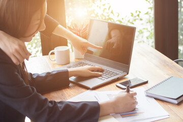 Businessmen agree to partner in the trade,Accountant working at office,Manager present the work to customers,Boss training,Export conference report,Employees worried about export decline.