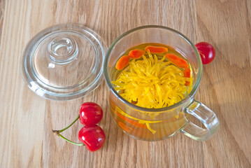 Tea with chrysanthemum and goji