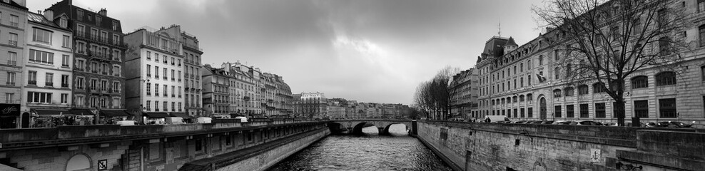 the old bridge in Paris