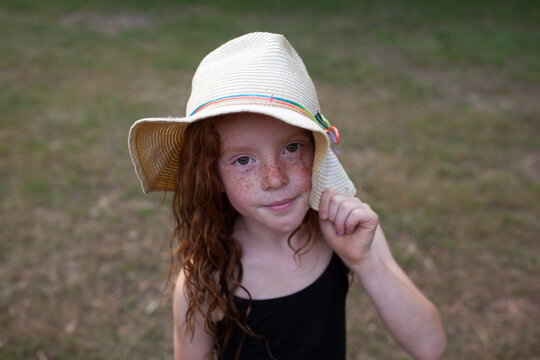 Young girl wearing a floppy hat