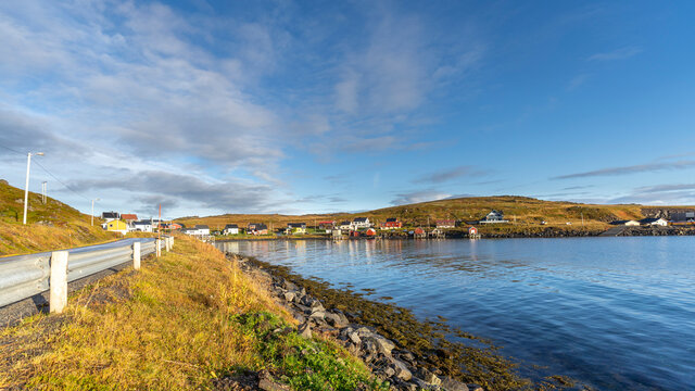 Die Bucht von Havoysund auf der Insel Havoya, Finnmark, Norwegen