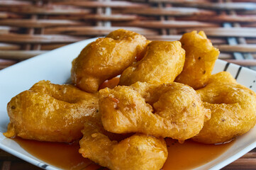 Picarones: These are ring-shaped dessert made ​​with wheat flour dough mixed with pumpkin and sweet potato. fried and dipped in fig molasses. An authentic and traditional dessert of Peruvian cuisine.