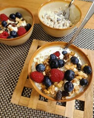 muesli with fresh berries