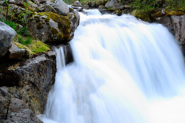 Fototapeta premium white mountain waterfall