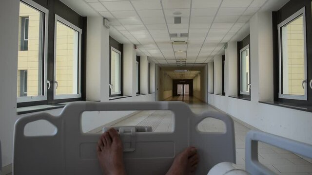 Pacient &icirc;n pat &icirc;n timpul unei spitalizări Paziente su letto durante un ricovero ospedaliero ft0206_0583 Patient on bed during a hospitalization Patient im Bett w&auml;hrend eines Krankenhausaufenthaltes 