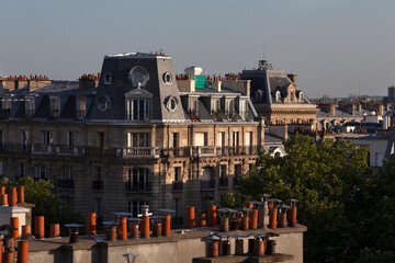 Immeubles et toits de Paris, près du canal saint martin