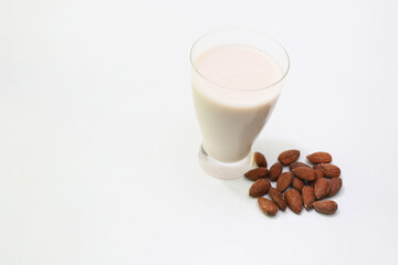 アーモンドミルク