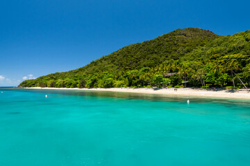 Fototapeta na wymiar Fitzroy tropical Island beach in a sunny day