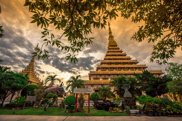 Background of the major tourist attractions in Khon Kaen (Phra Mahathat Kaen Nakhon) is a large...